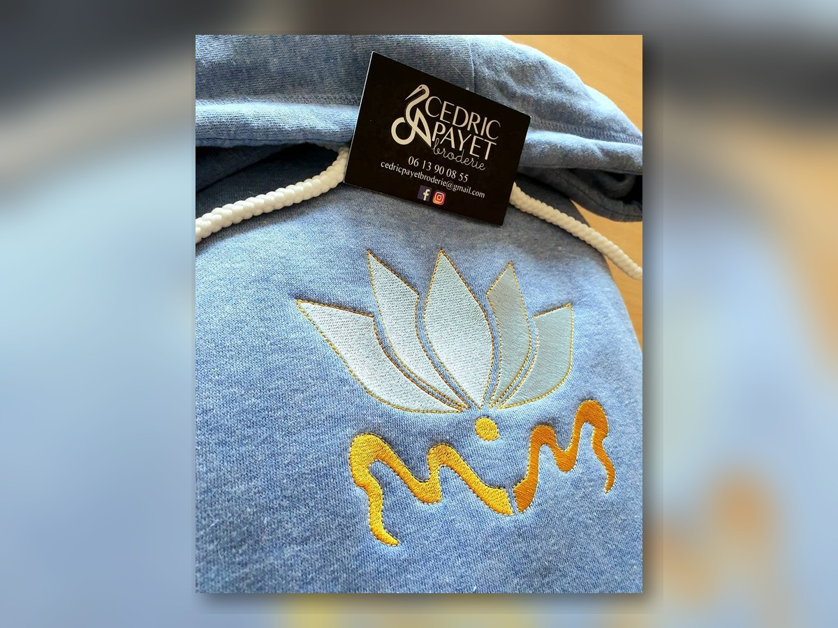 Broderie lotus personnalisée